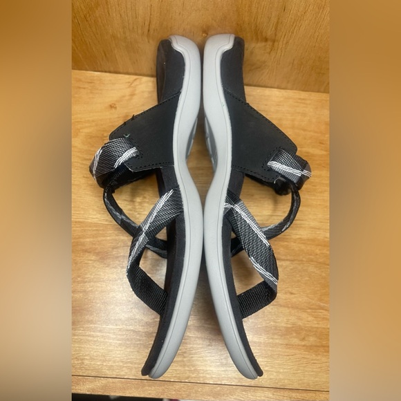 MERRELL District Mendi Women’s 8.5 Black White Strappy Comfort Flip Flop Sandals - Picture 3 of 5